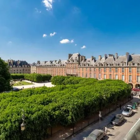 Renovated In The Heart Of The Marais Apartment