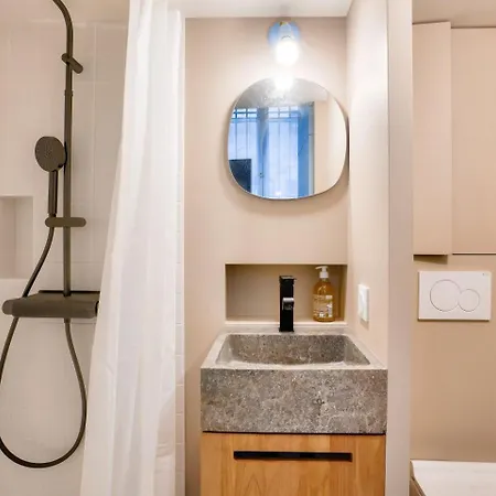 Apartment Renovated In The Heart Of The Marais *